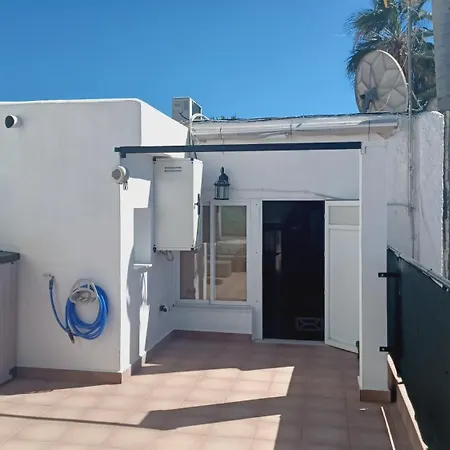 Beachfront Location شقة