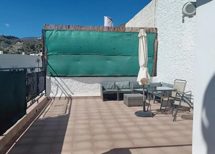 דירה Beachfront Location *